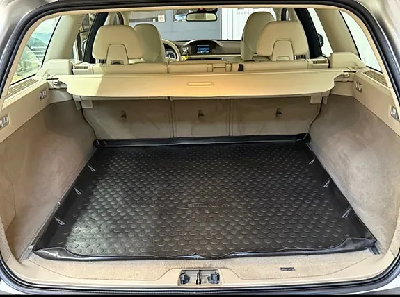 Volvo V70 2012 photo 2