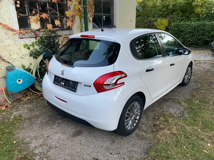 Peugeot 208 2013 photo 2