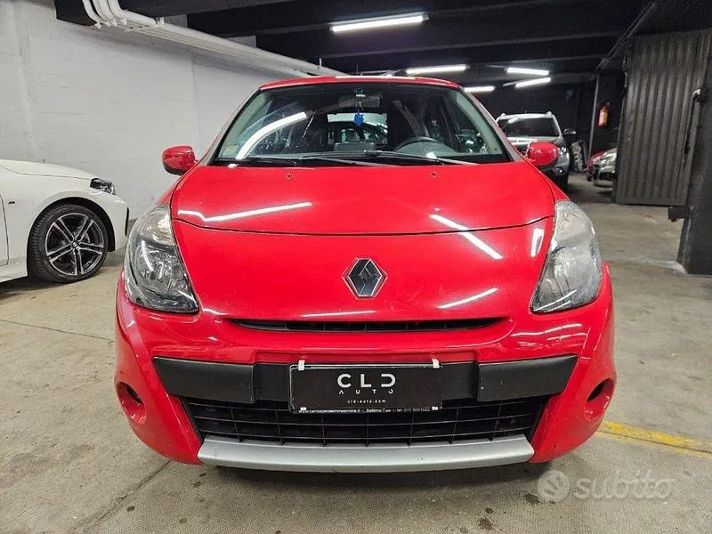 Renault Clio 2010 photo 2