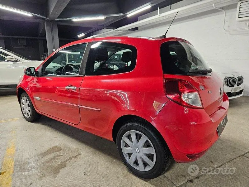 Renault Clio 2010 photo 3