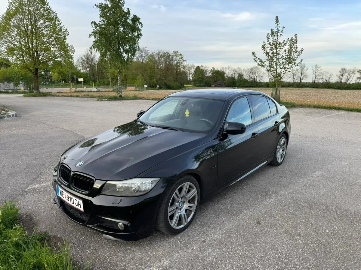 BMW 3 Series 2011 photo 3