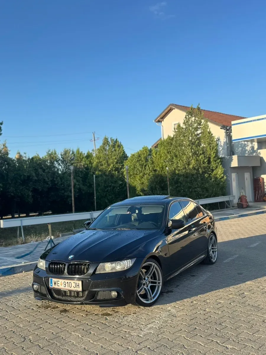 BMW 3 Series 2011 photo 2