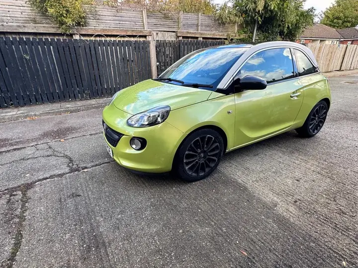Vauxhall Adam 2015 photo 2