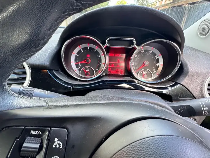 Vauxhall Adam 2015 photo 5