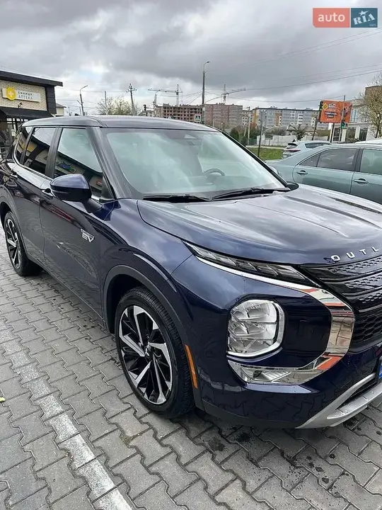 Mitsubishi Outlander 2023 photo 2