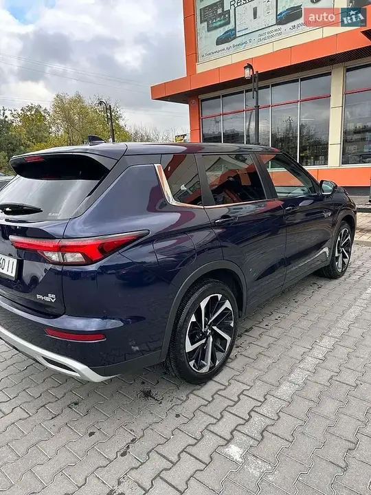 Mitsubishi Outlander 2023 photo 4
