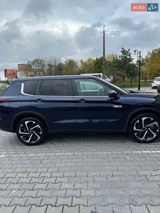 Mitsubishi Outlander 2023 photo 3