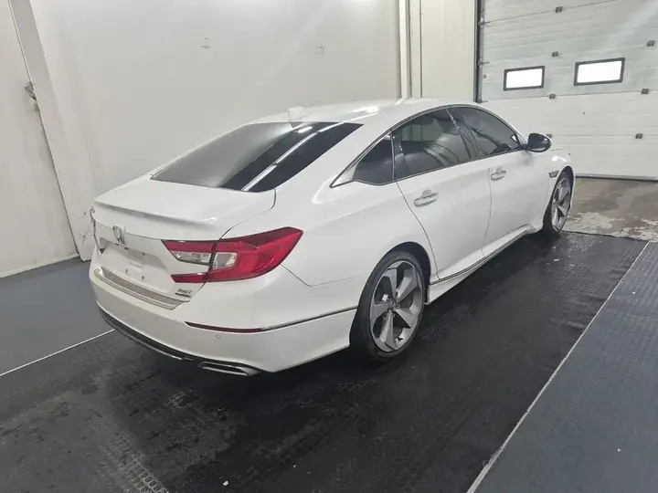Honda Accord 2018 photo 2