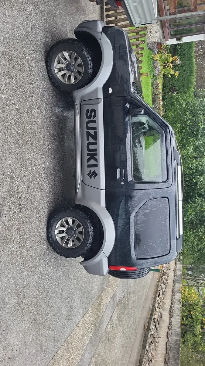Suzuki Jimny 2017 photo 2