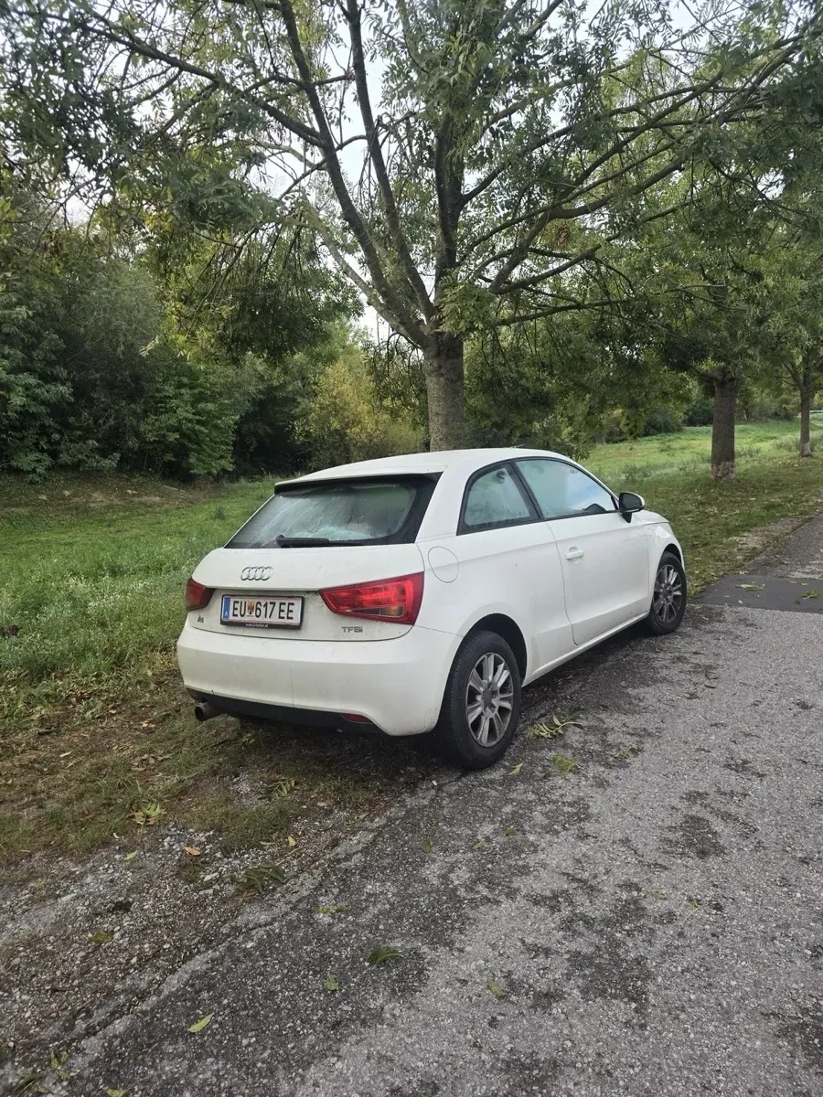Audi A1 2012 photo 2