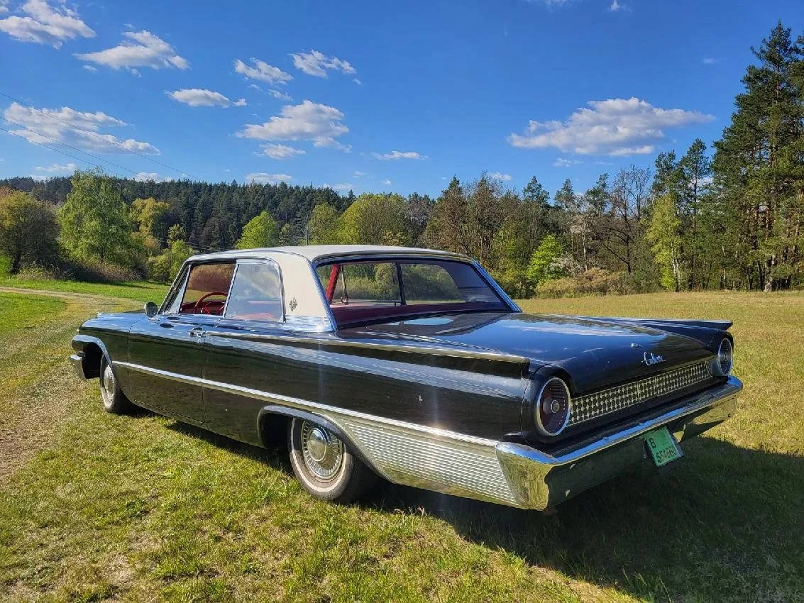 Ford Galaxie 1961 photo 3