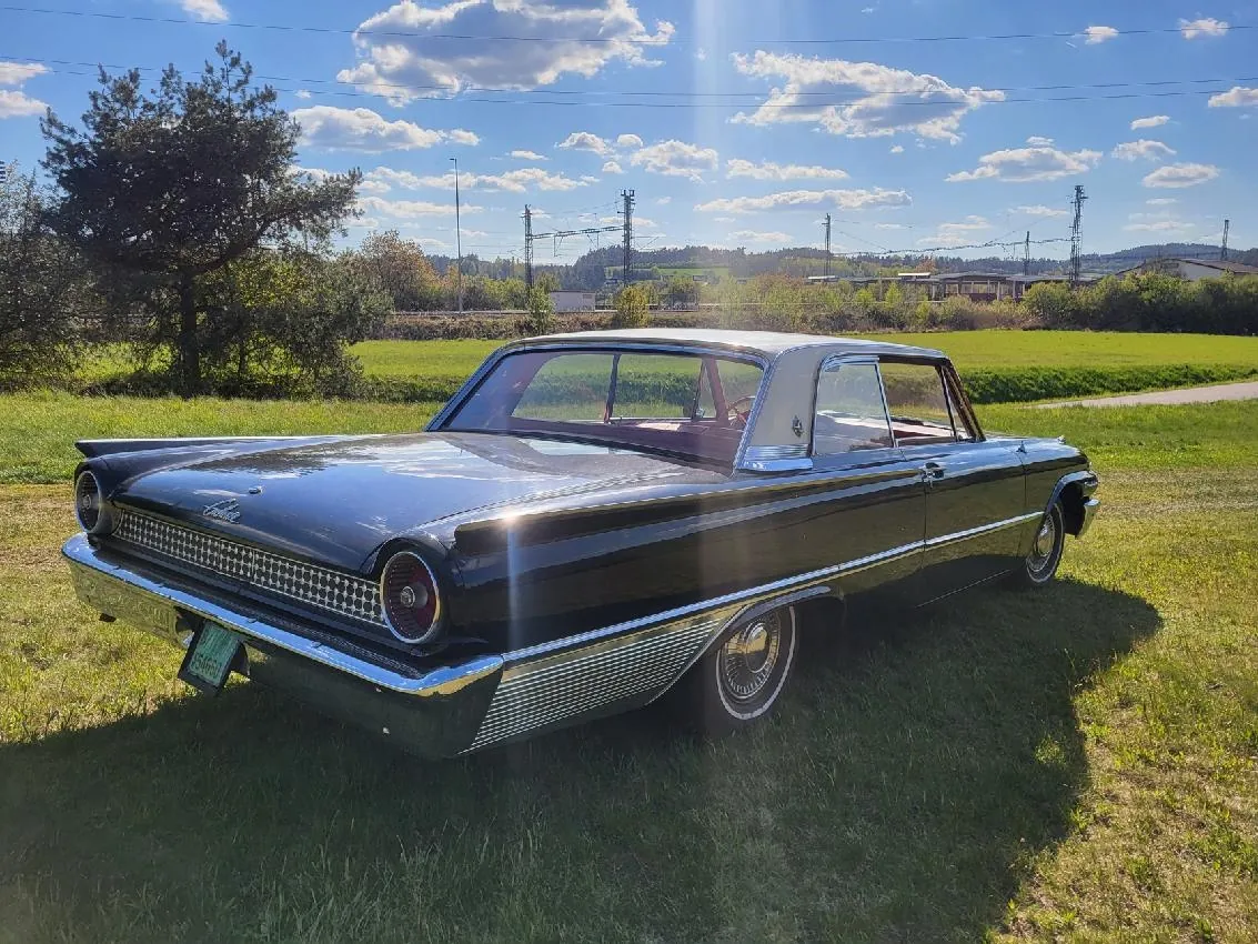 Ford Galaxie 1961 photo 2