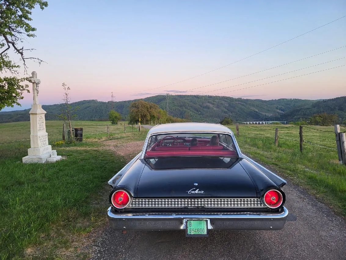 Ford Galaxie 1961 photo 4