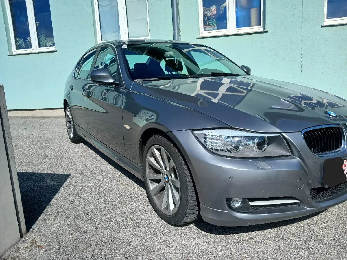 BMW 3 Series 2011 photo 3