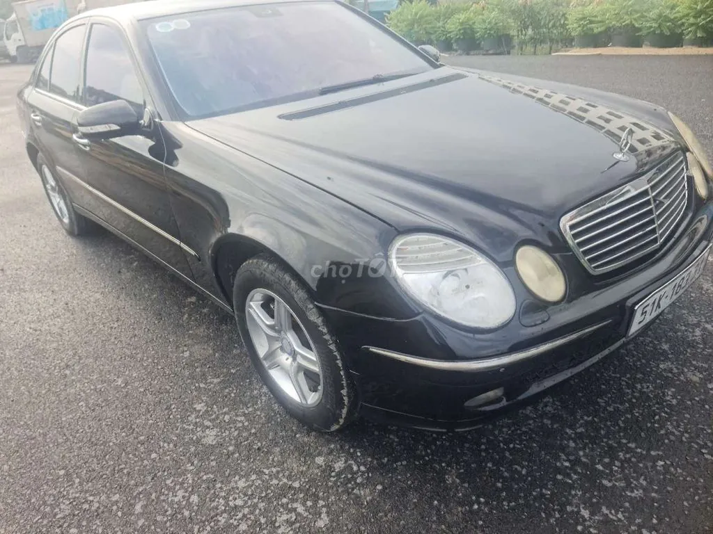 Mercedes-Benz E-Class 2004 photo 2