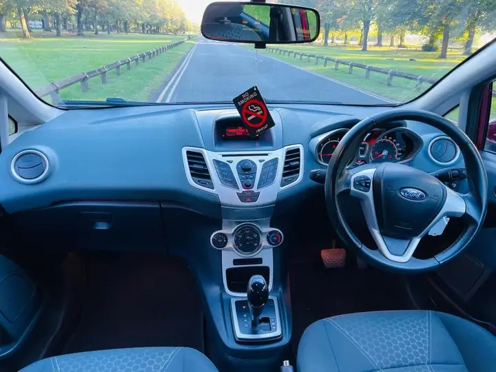 Ford Fiesta 2010 photo 5