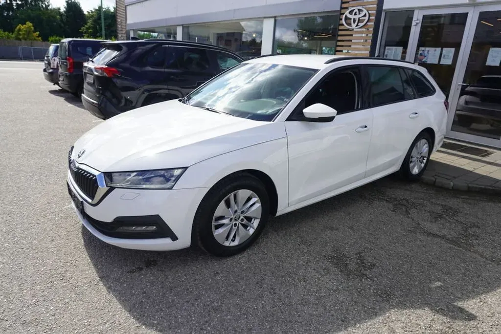 Skoda Octavia 2023 photo 2