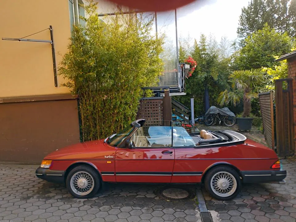 Saab 900