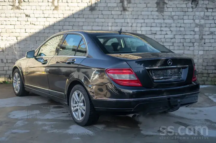 Mercedes-Benz C180 2010 photo 4