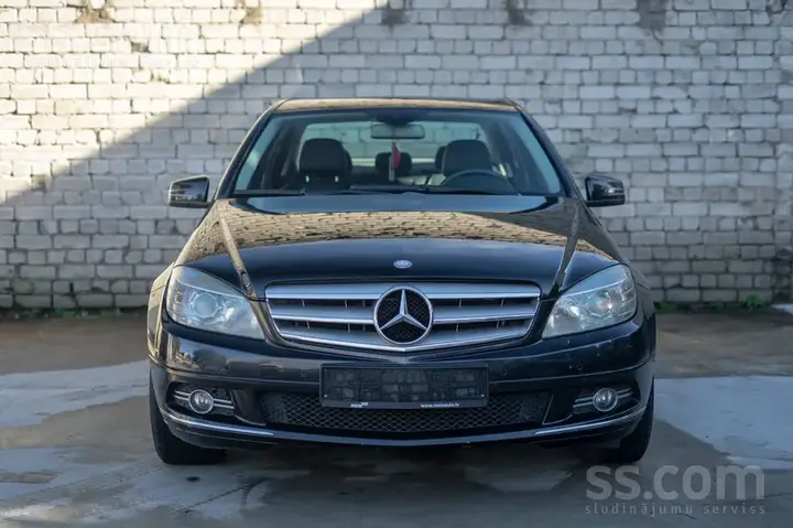 Mercedes-Benz C180 2010 photo 2