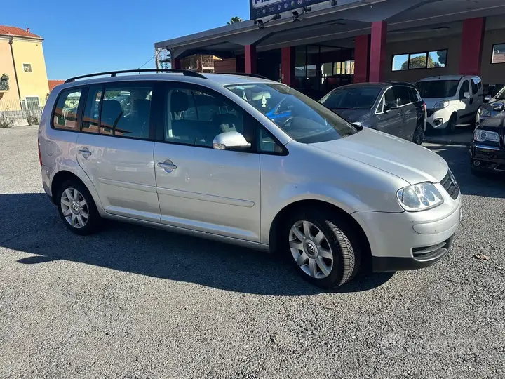 Volkswagen Touran 2006 photo 5
