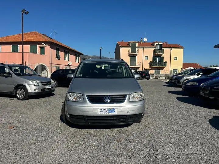 Volkswagen Touran 2006 photo 2