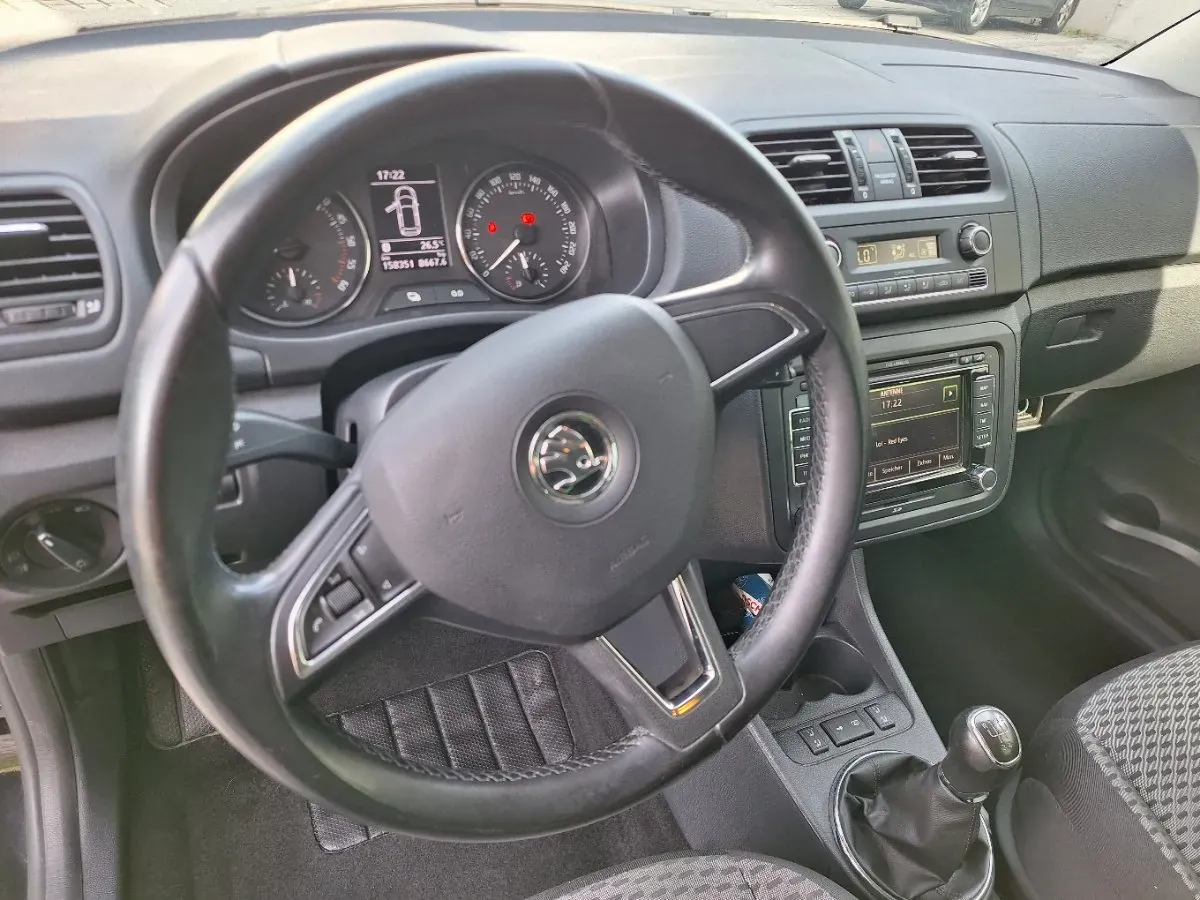 Skoda Fabia 2015 photo 2