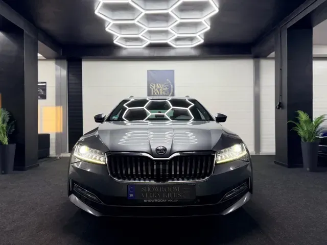 Skoda Superb Combi 2023 photo 3