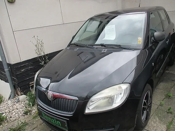 Skoda Fabia 2008 photo 2