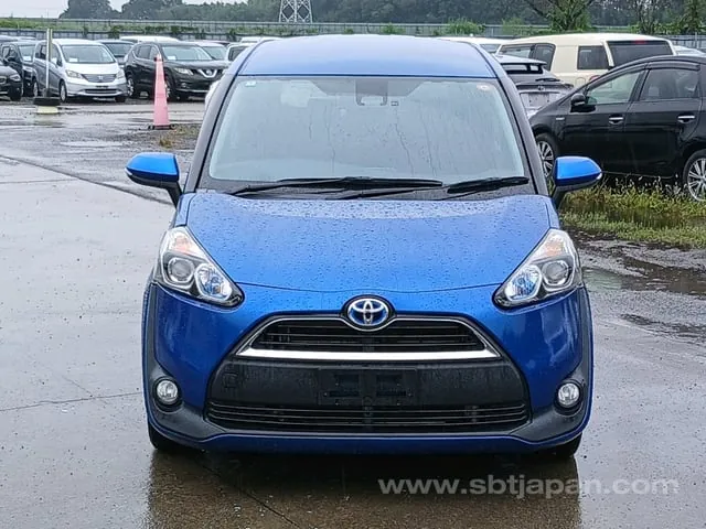Toyota Sienta 2017 photo 2