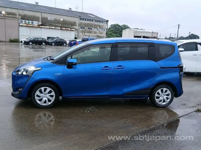 Toyota Sienta 2017 photo 4