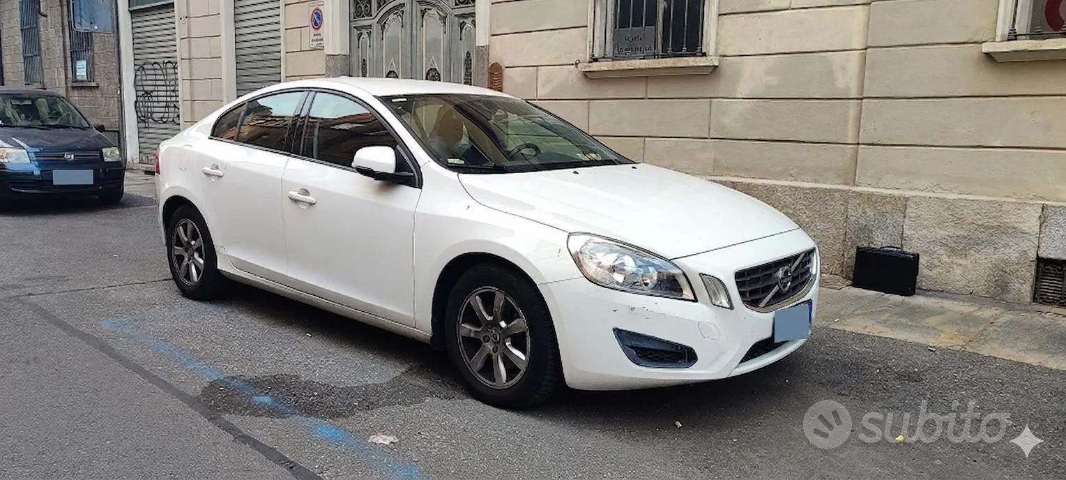 Volvo S60 2012 photo 2