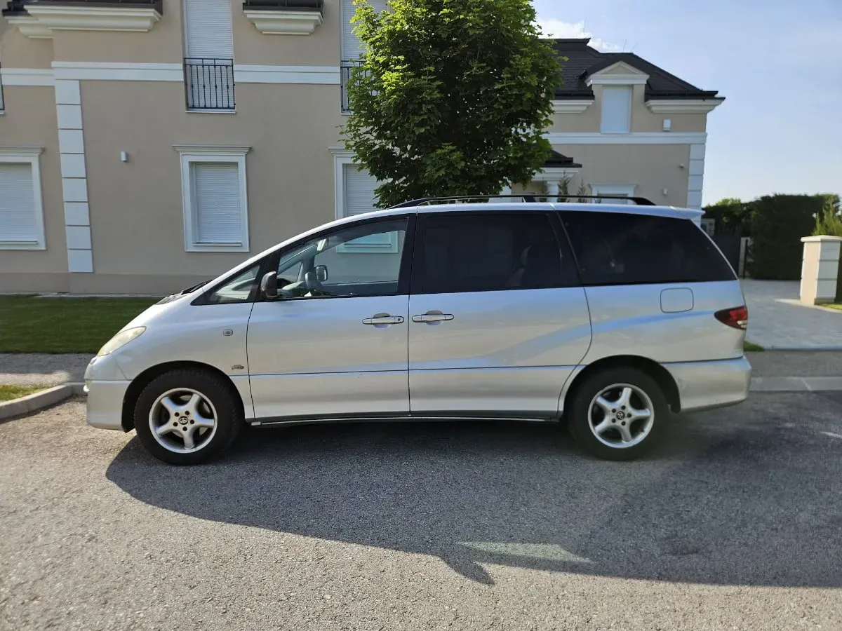Toyota Previa 2005 photo 2