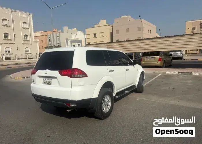Mitsubishi Pajero 2014 photo 3
