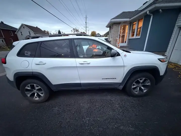 Jeep Cherokee 2015 photo 3