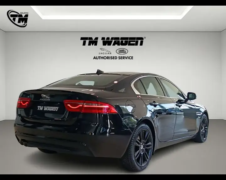 Jaguar Xe 2016 photo 5