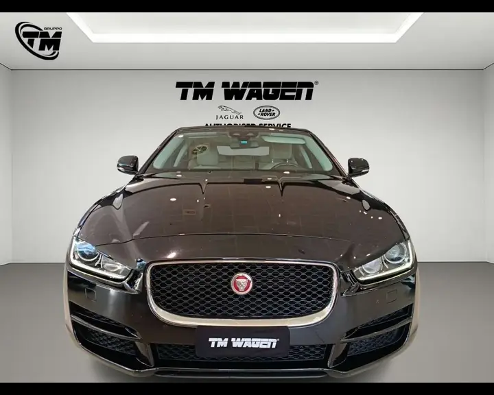 Jaguar Xe 2016 photo 2