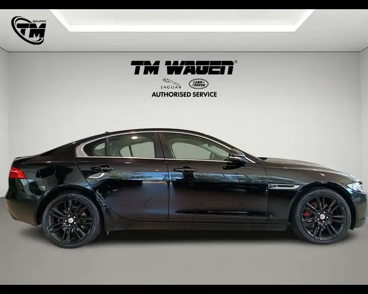 Jaguar Xe 2016 photo 4