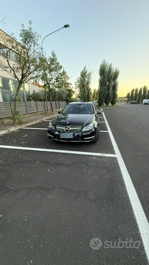 Mercedes-Benz C-Class 2011 photo 2