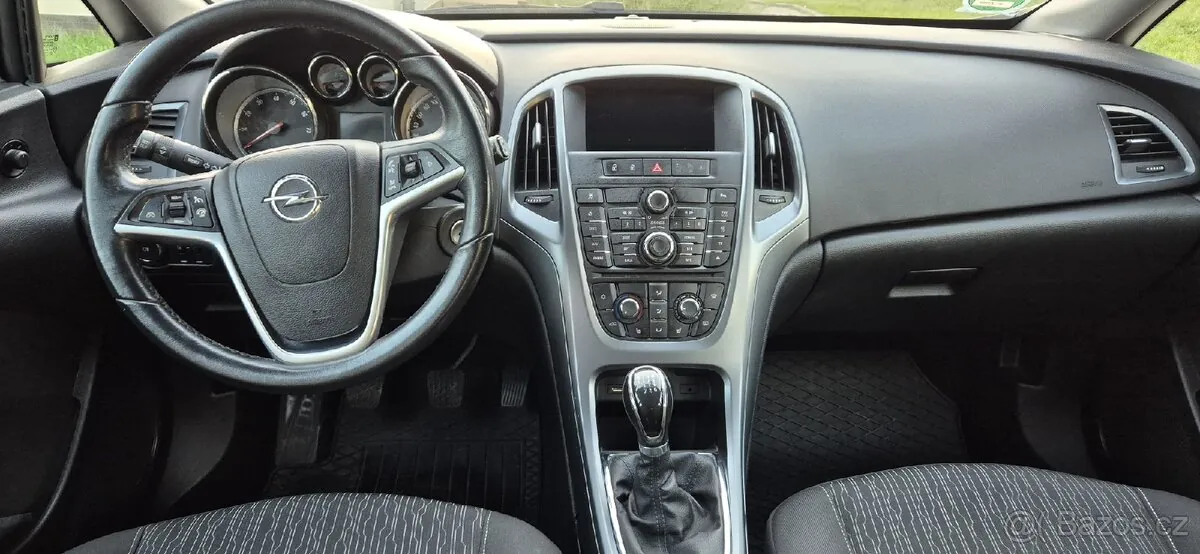 Opel Astra J 2015 photo 5