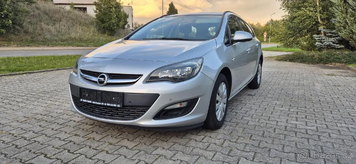 Opel Astra J 2015 photo 3