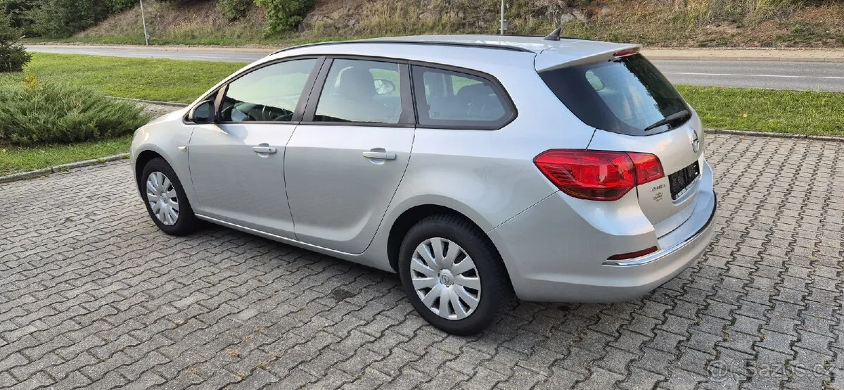Opel Astra J 2015 photo 4