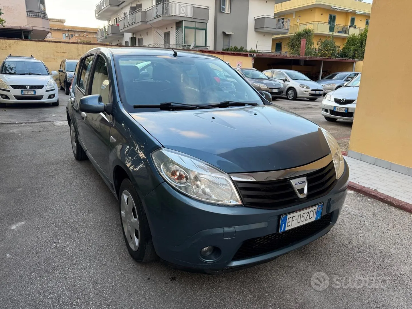 Dacia Sandero 2010 photo 2