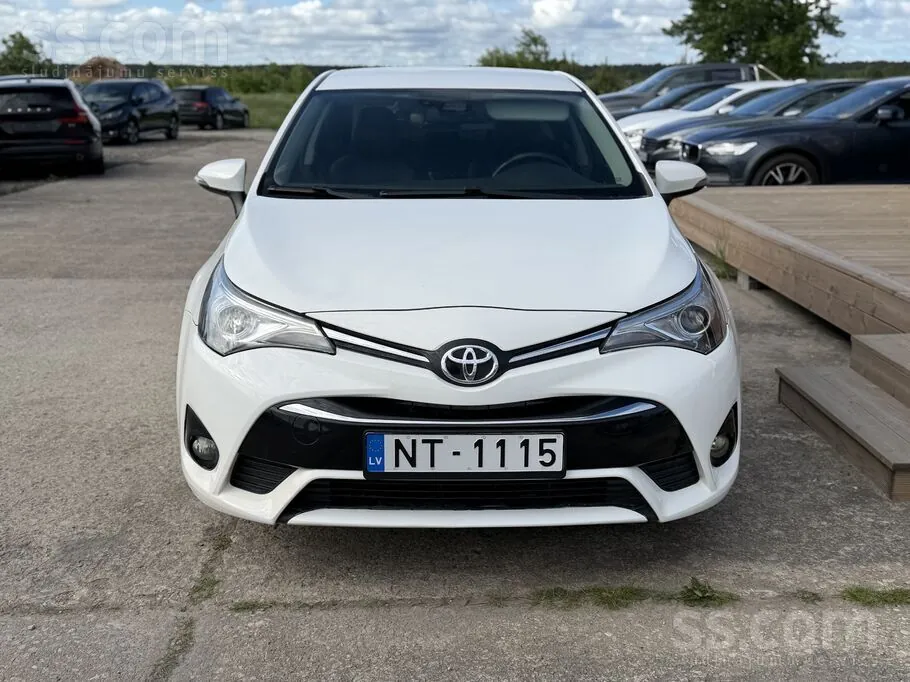 Toyota Avensis 2017 photo 2