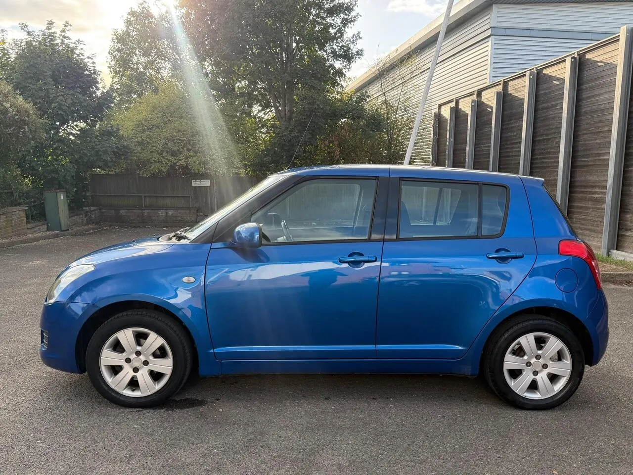 Suzuki Swift 2009 photo 2