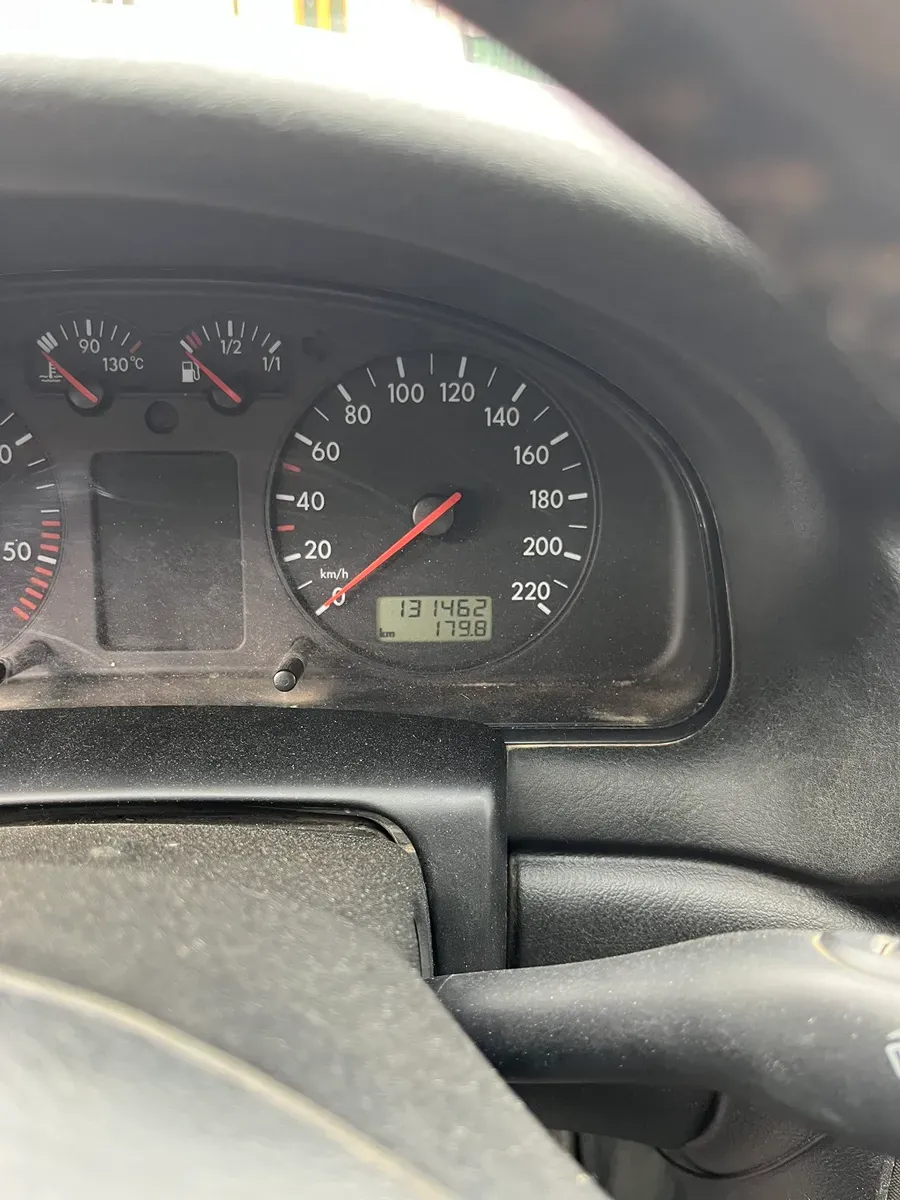 Volkswagen Passat 1999 photo 2