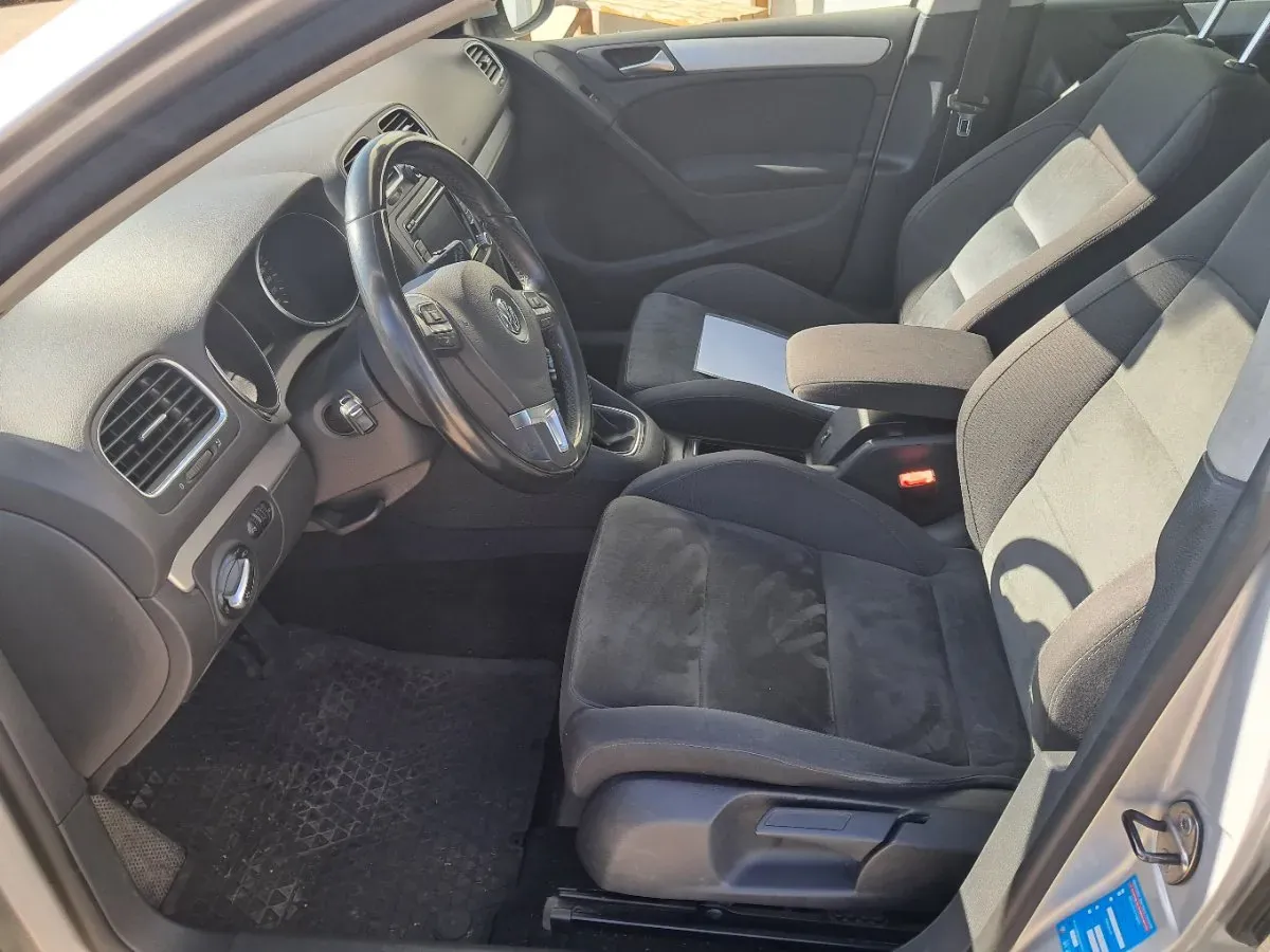 Volkswagen Golf 2010 photo 3
