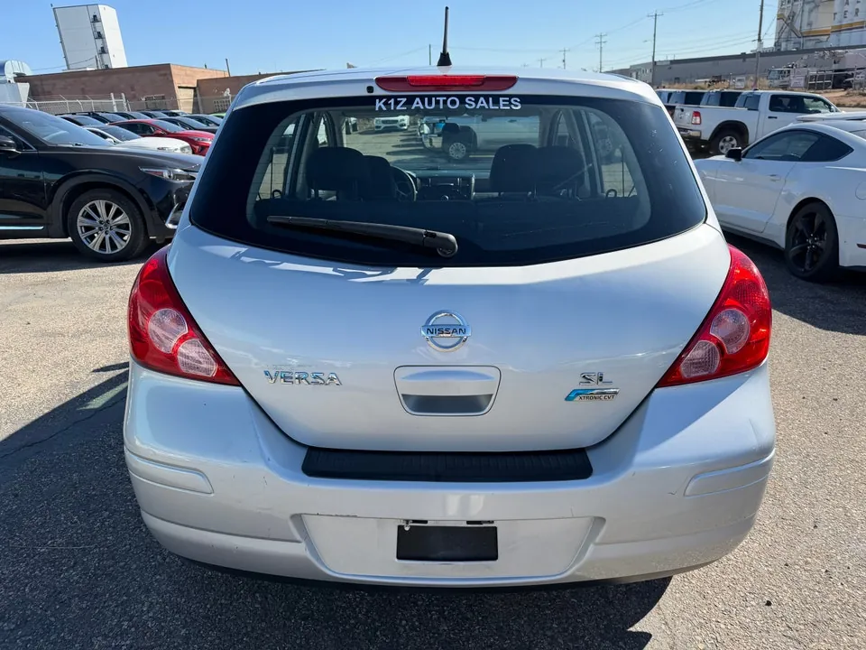 Nissan Versa 2010 photo 3