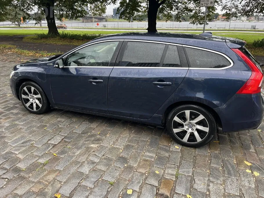 Volvo V60 2013 photo 2