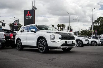 Mitsubishi Outlander 2024 photo 3